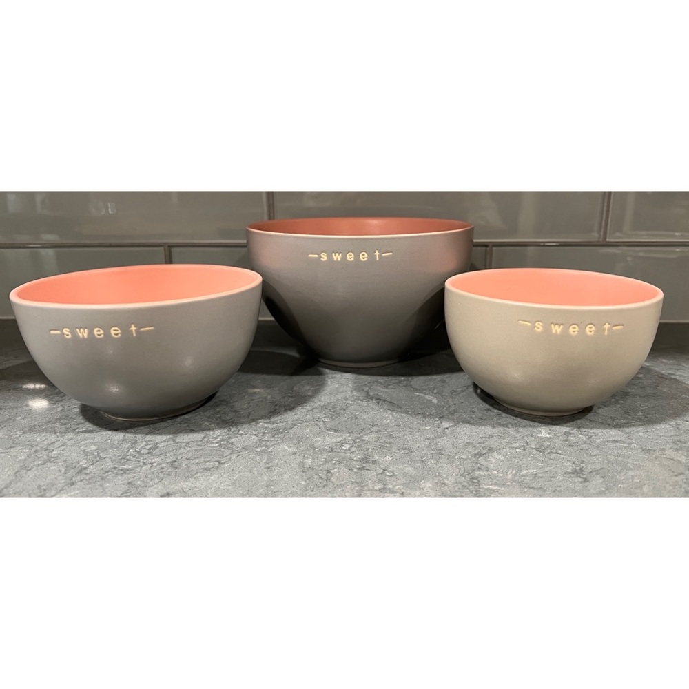NWOT. Set of 3 bowls.